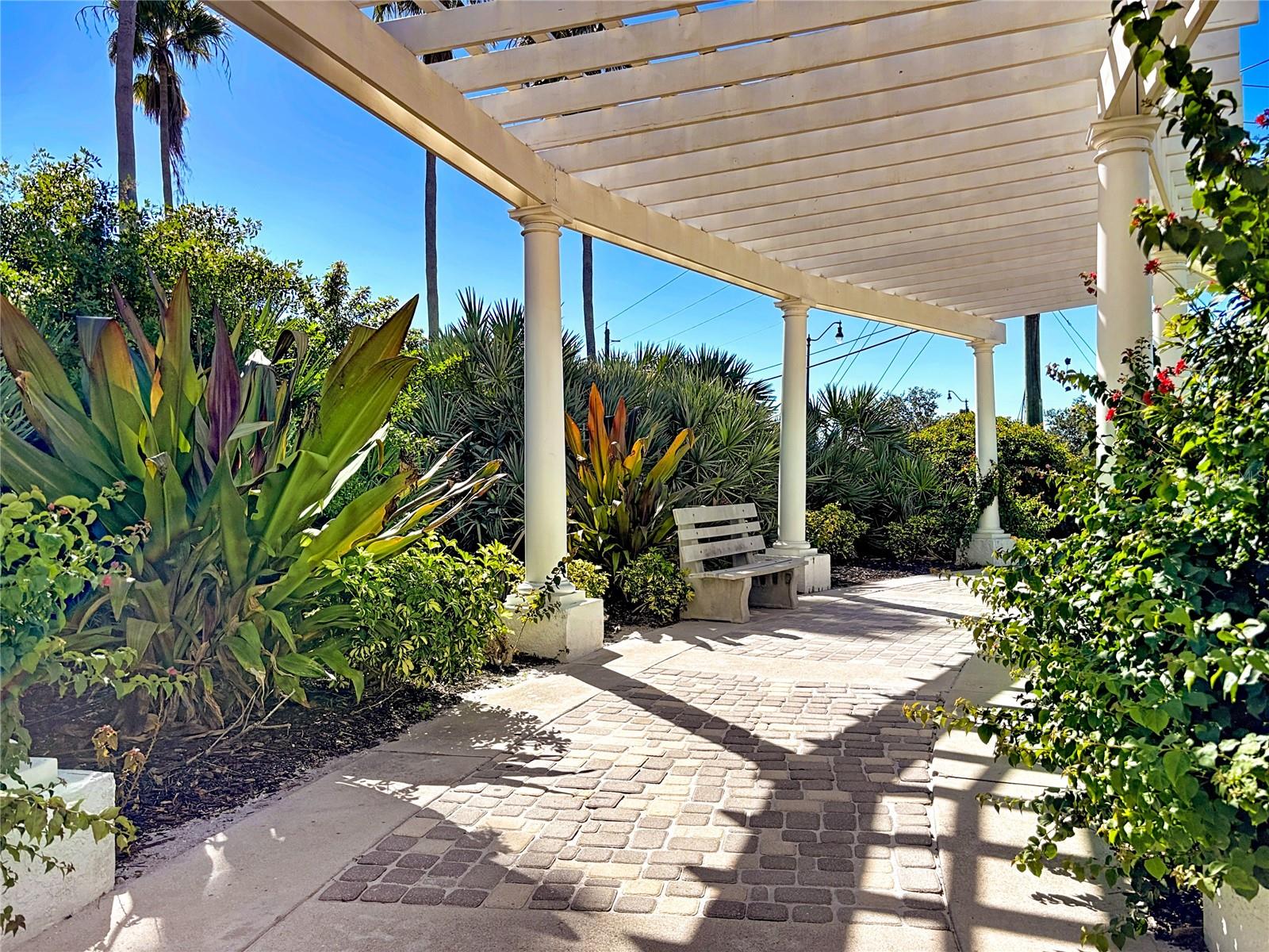 TOWNS AT LAKESIDE - Residential