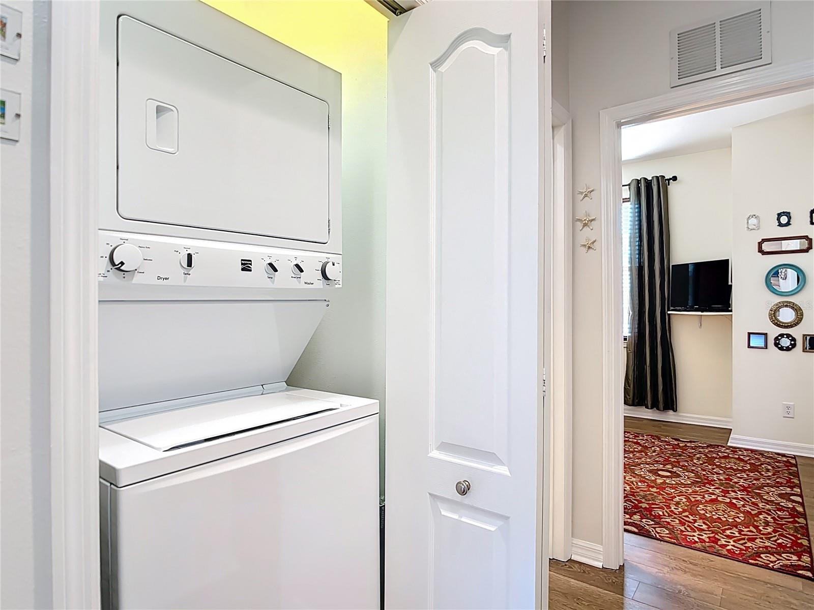 TOWNS AT LAKESIDE - Residential