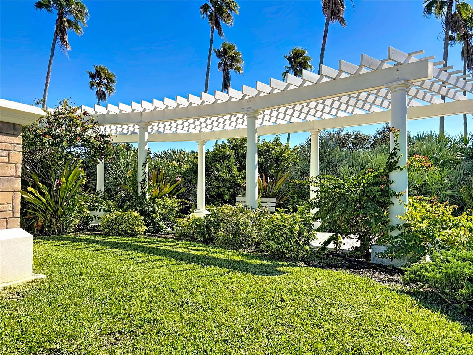 TOWNS AT LAKESIDE - Residential