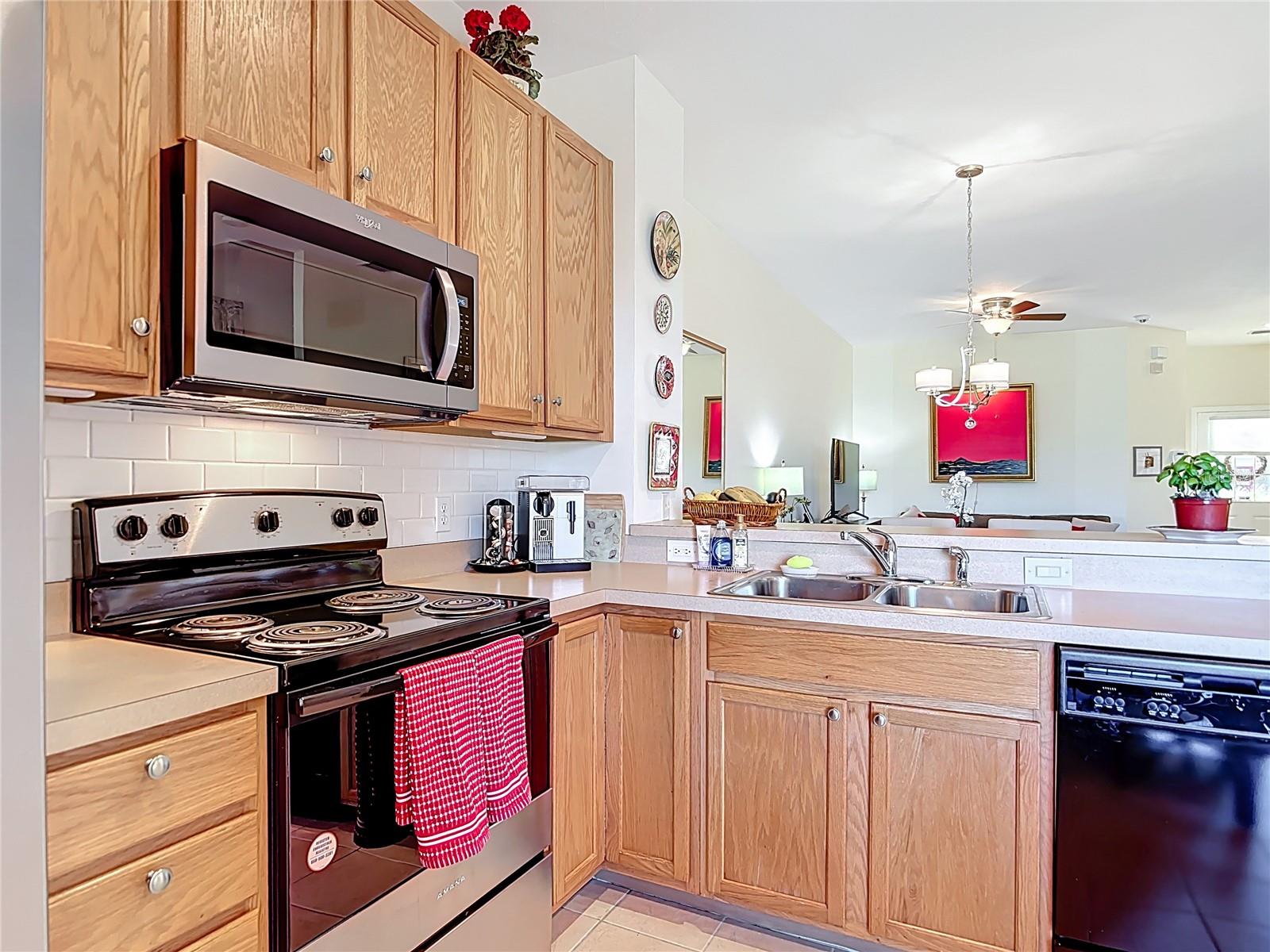 TOWNS AT LAKESIDE - Residential