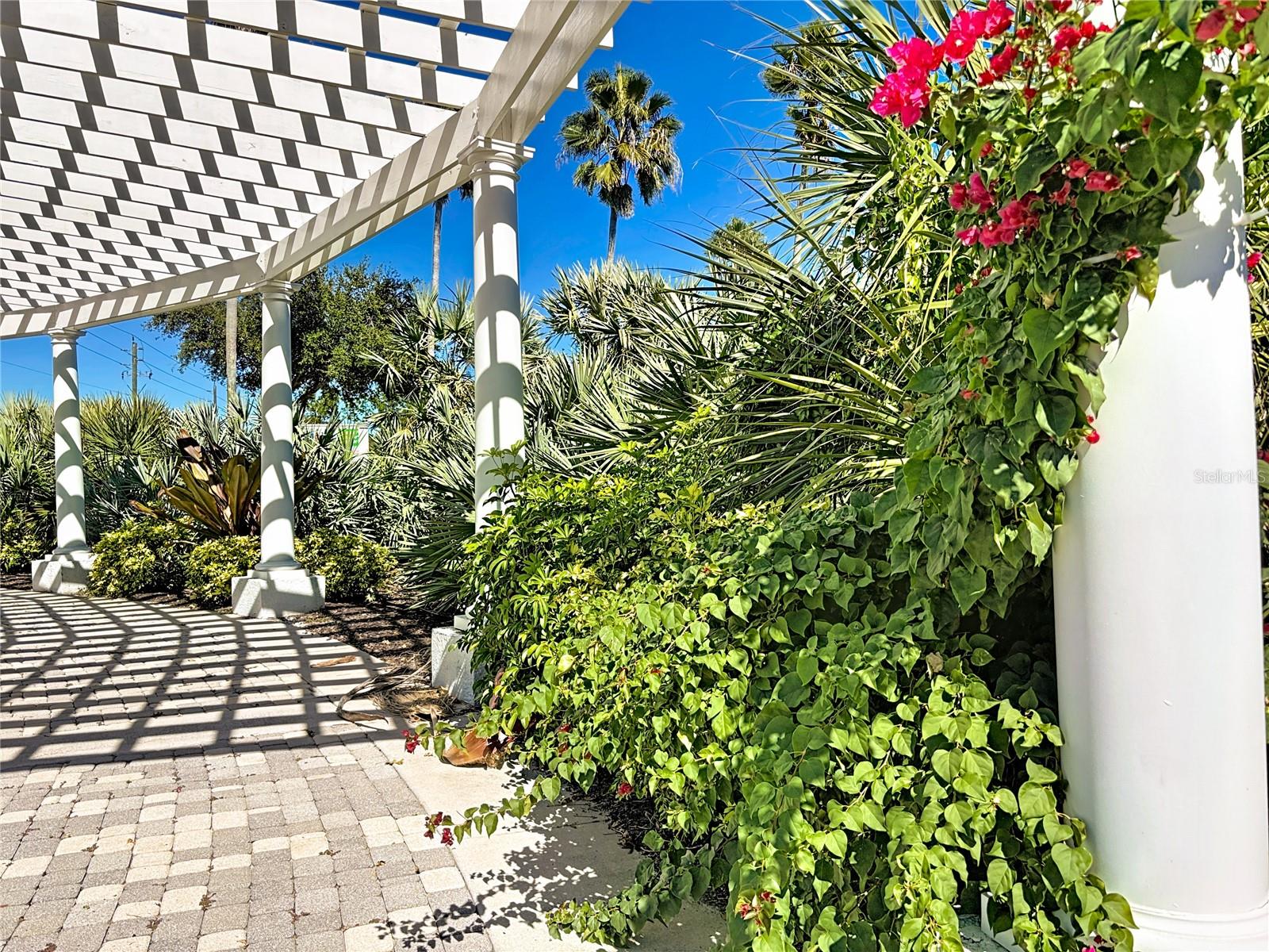 TOWNS AT LAKESIDE - Residential