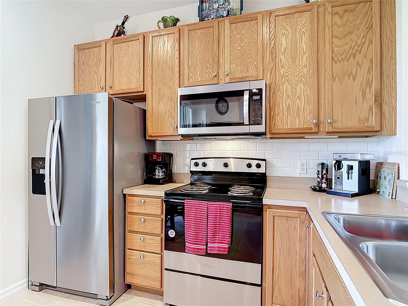 TOWNS AT LAKESIDE - Residential