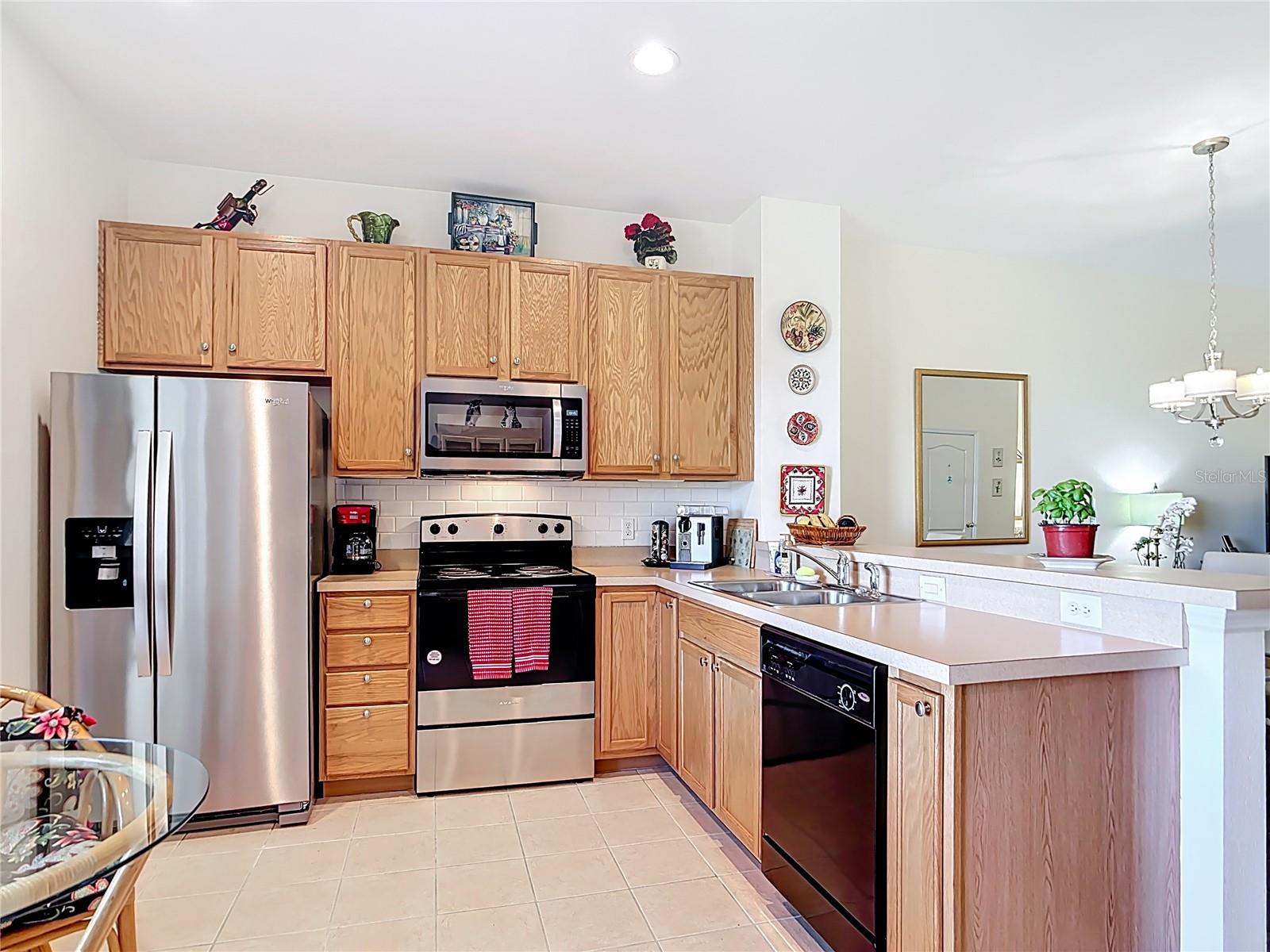 TOWNS AT LAKESIDE - Residential