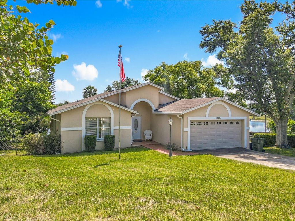 Photo of 909 Valentina Drive, Dundee, FL 33838 (MLS # S5130644)