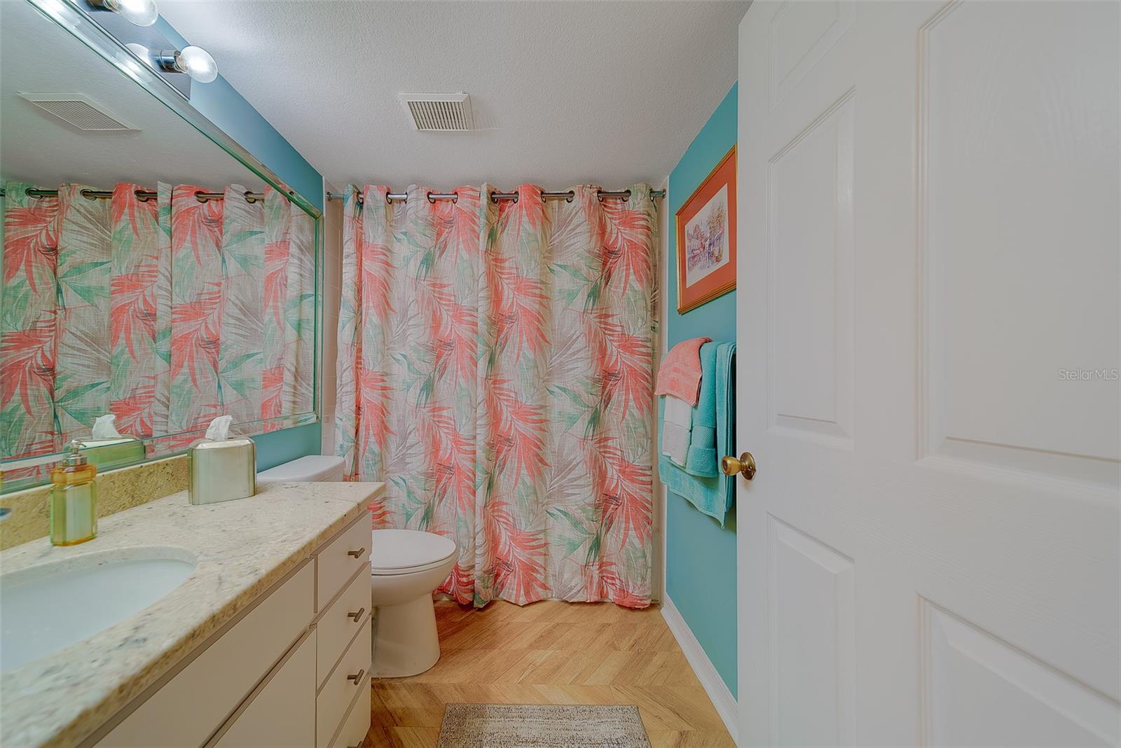 ON TOP OF THE WORLD - Residential