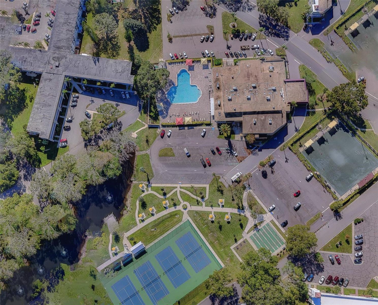 ON TOP OF THE WORLD - Residential