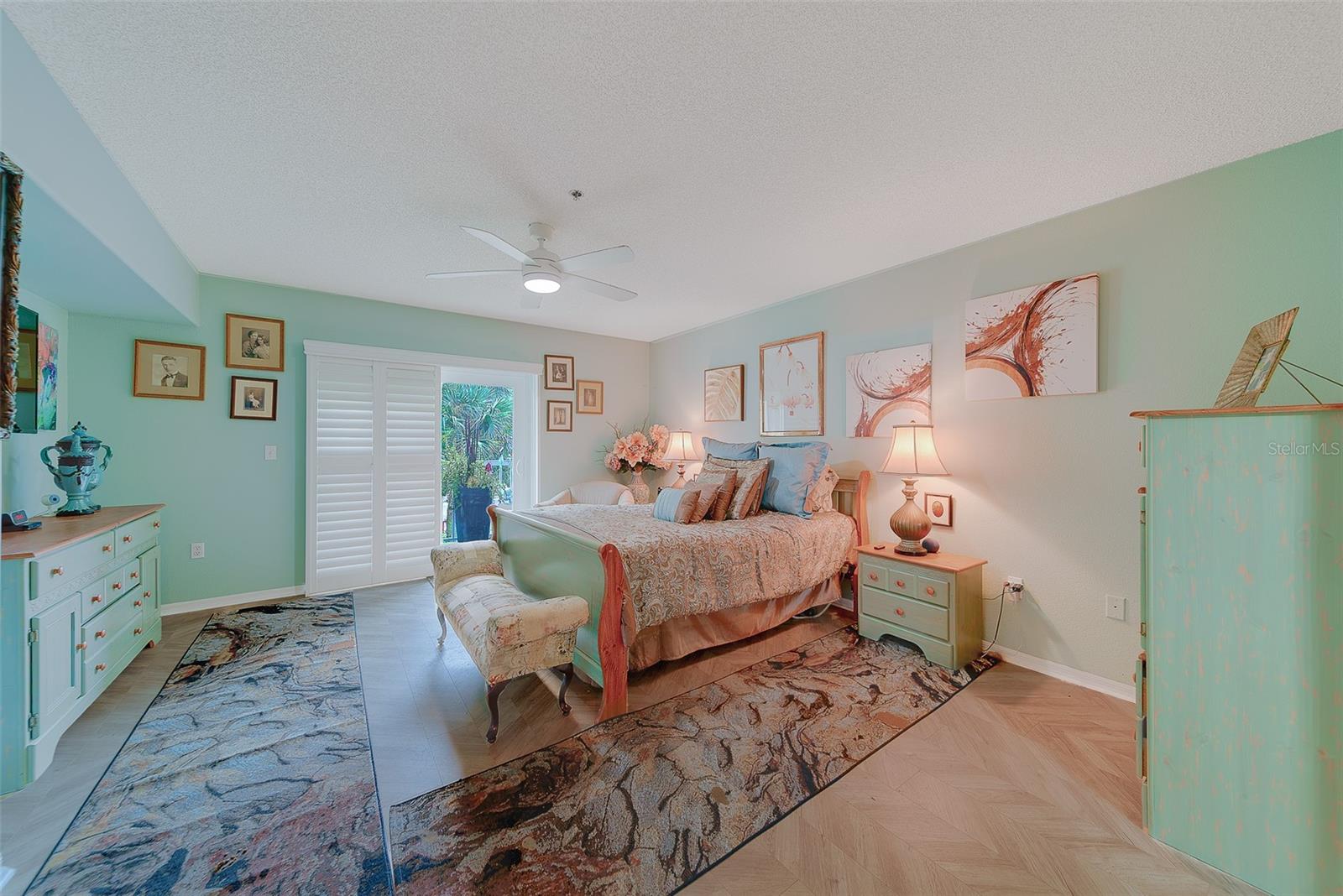 ON TOP OF THE WORLD - Residential