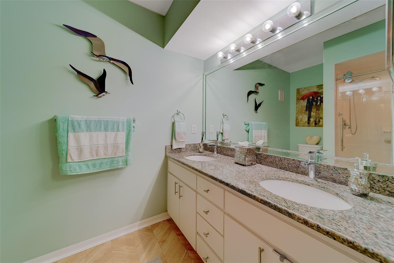 ON TOP OF THE WORLD - Residential