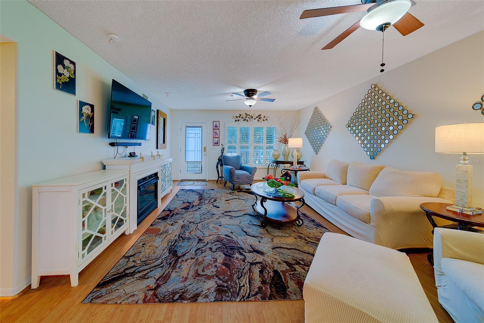 ON TOP OF THE WORLD - Residential