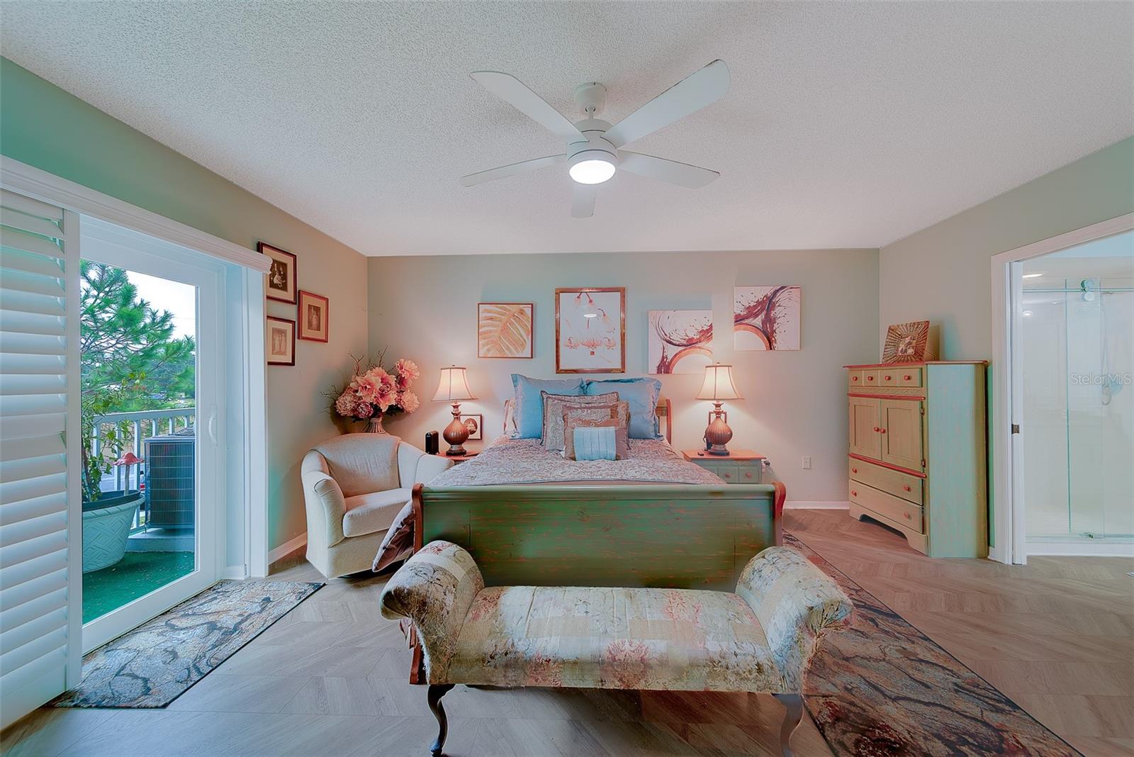 ON TOP OF THE WORLD - Residential