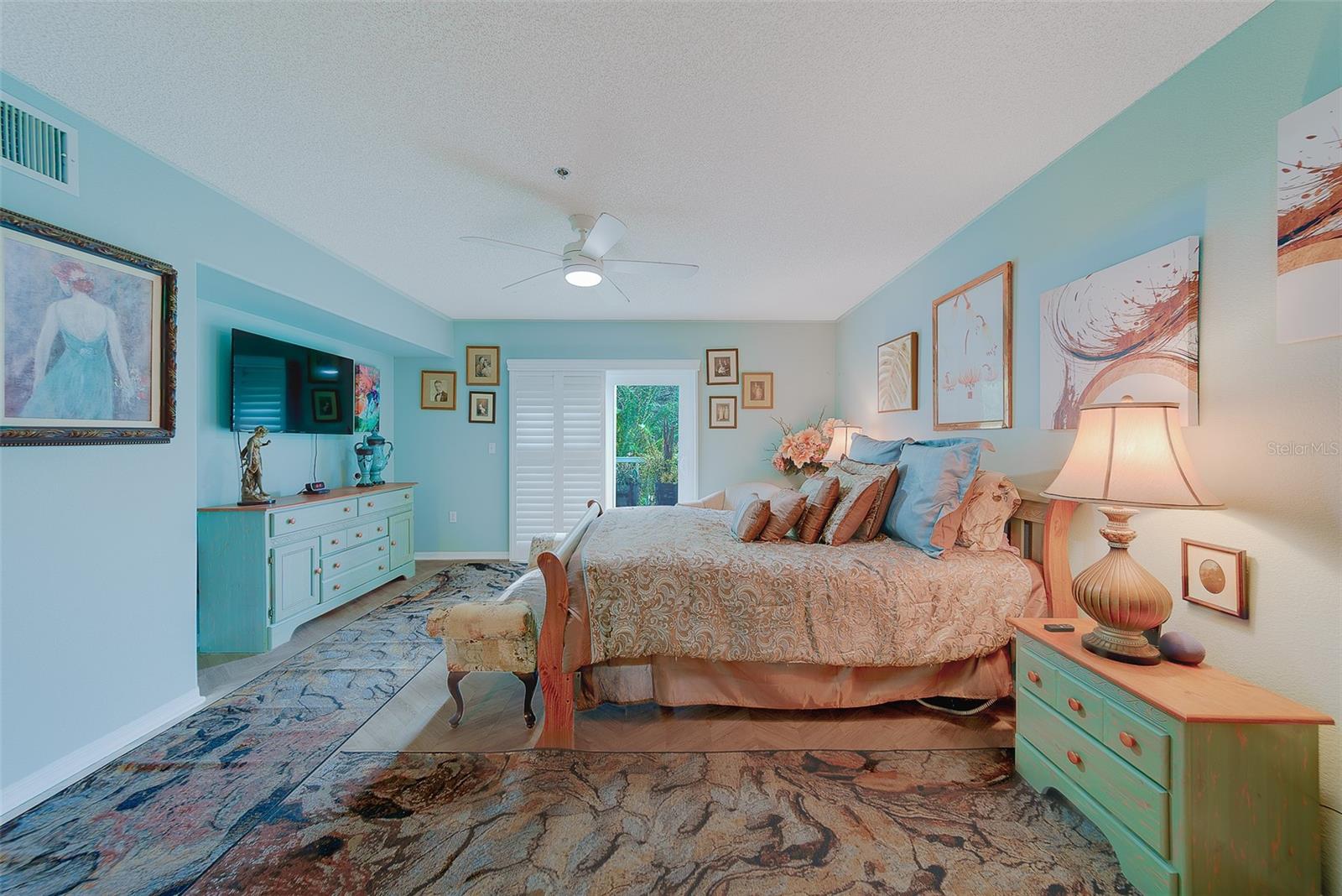 ON TOP OF THE WORLD - Residential