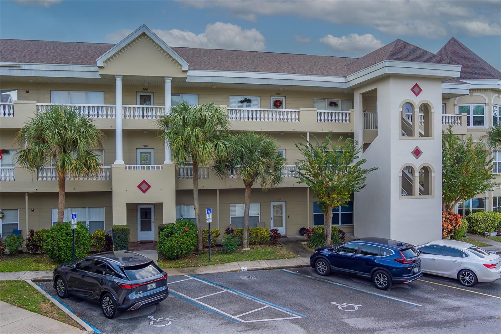 ON TOP OF THE WORLD - Residential