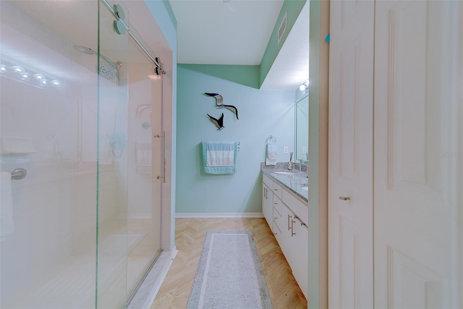 ON TOP OF THE WORLD - Residential