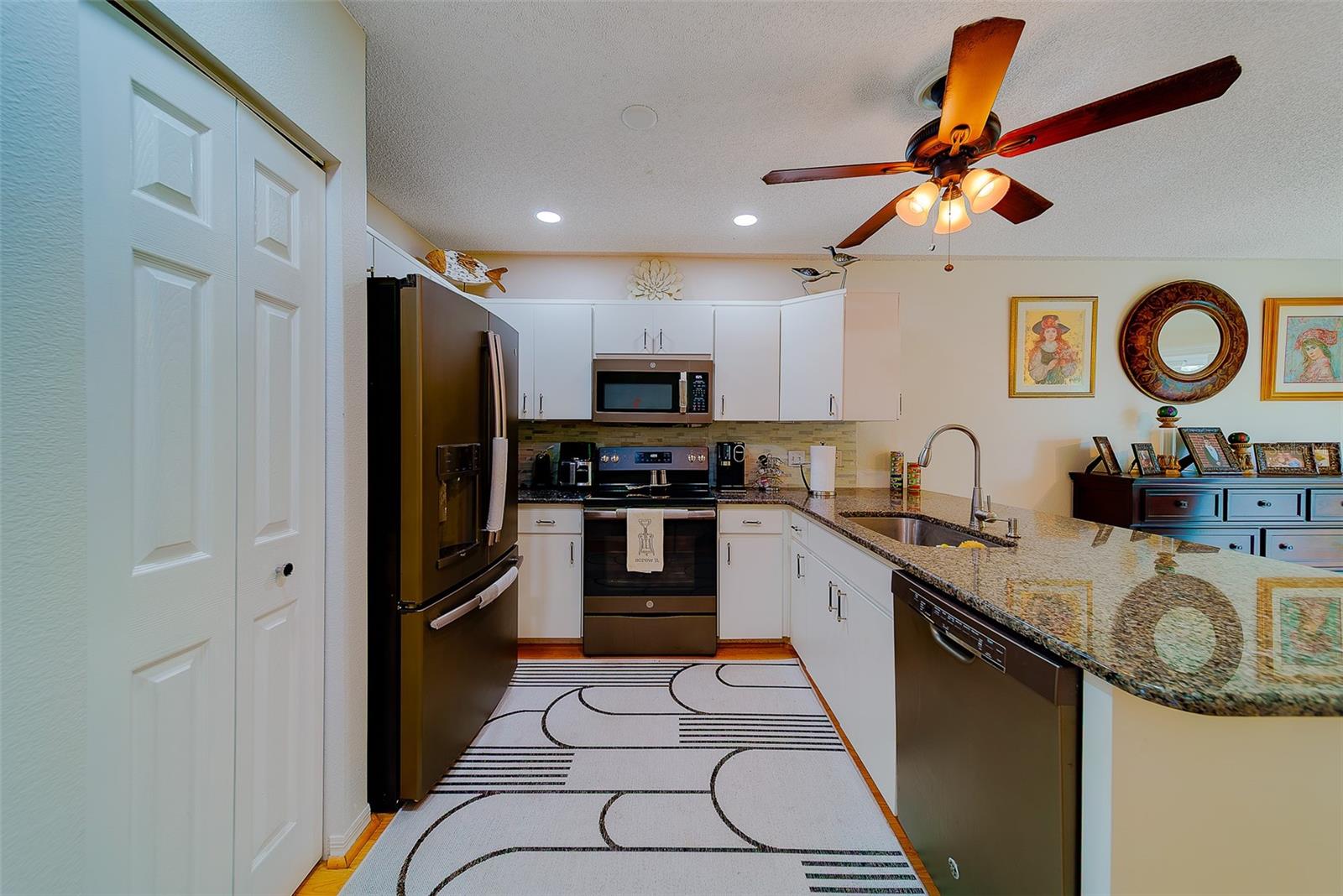 ON TOP OF THE WORLD - Residential