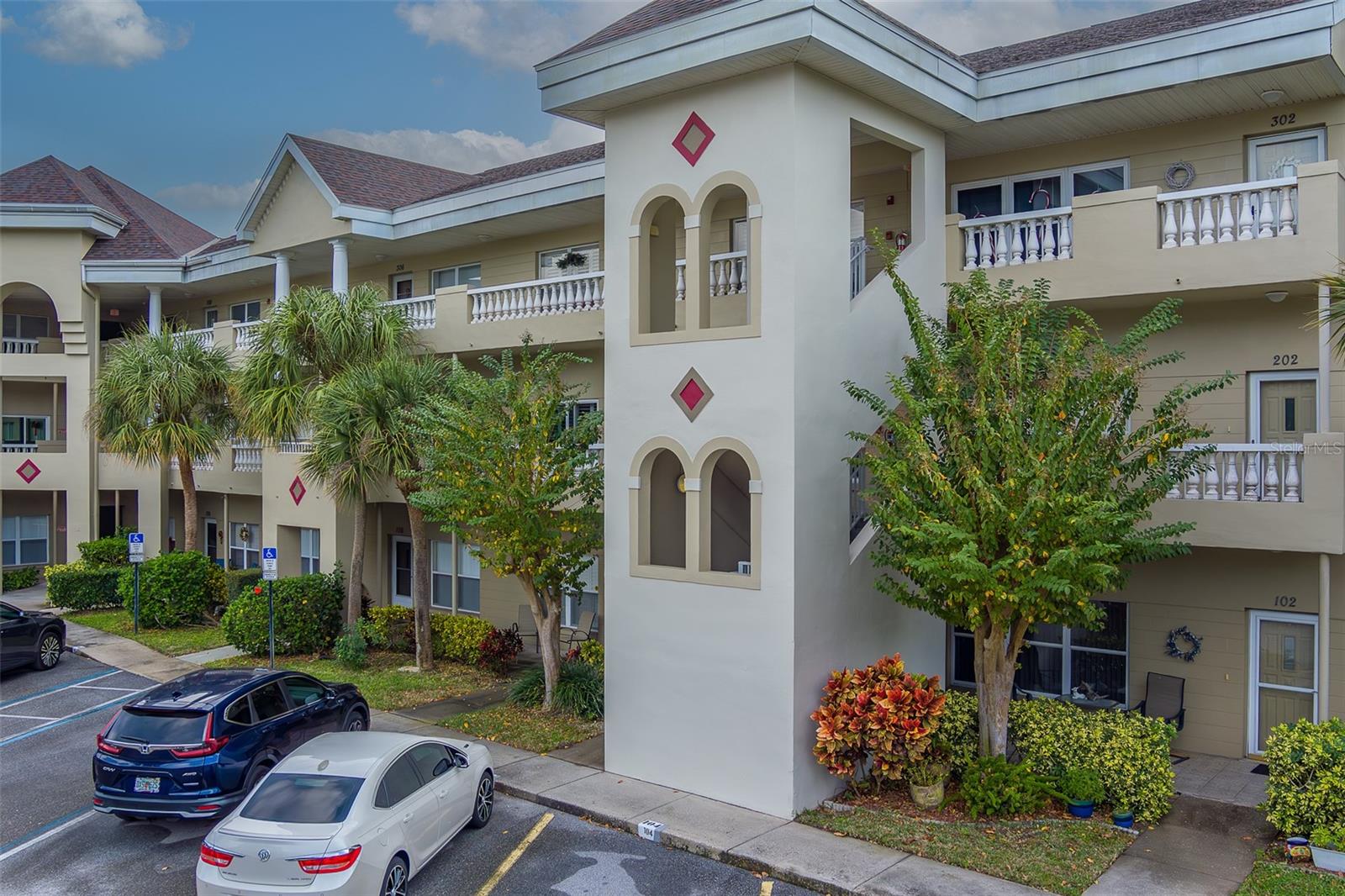 ON TOP OF THE WORLD - Residential