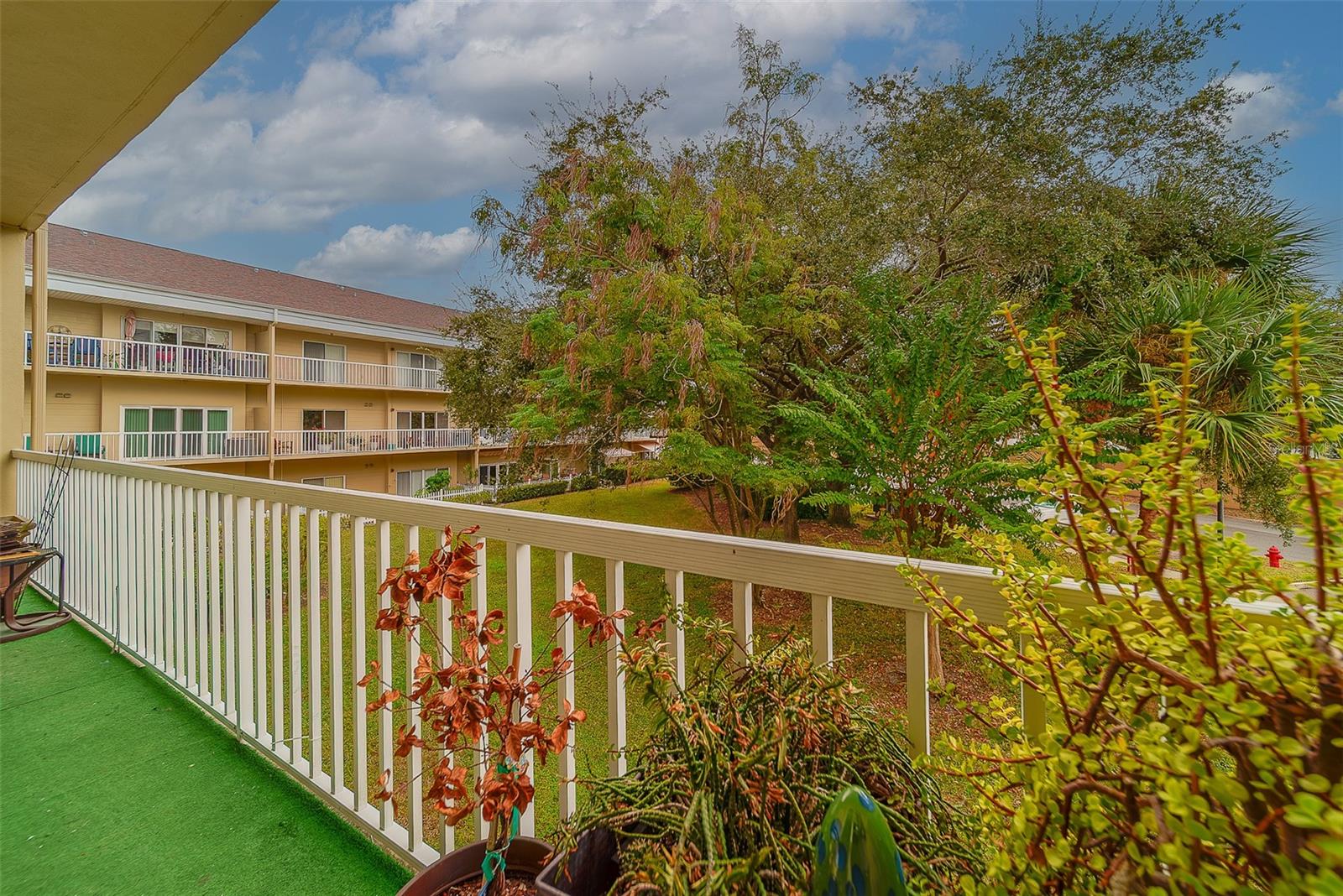 ON TOP OF THE WORLD - Residential