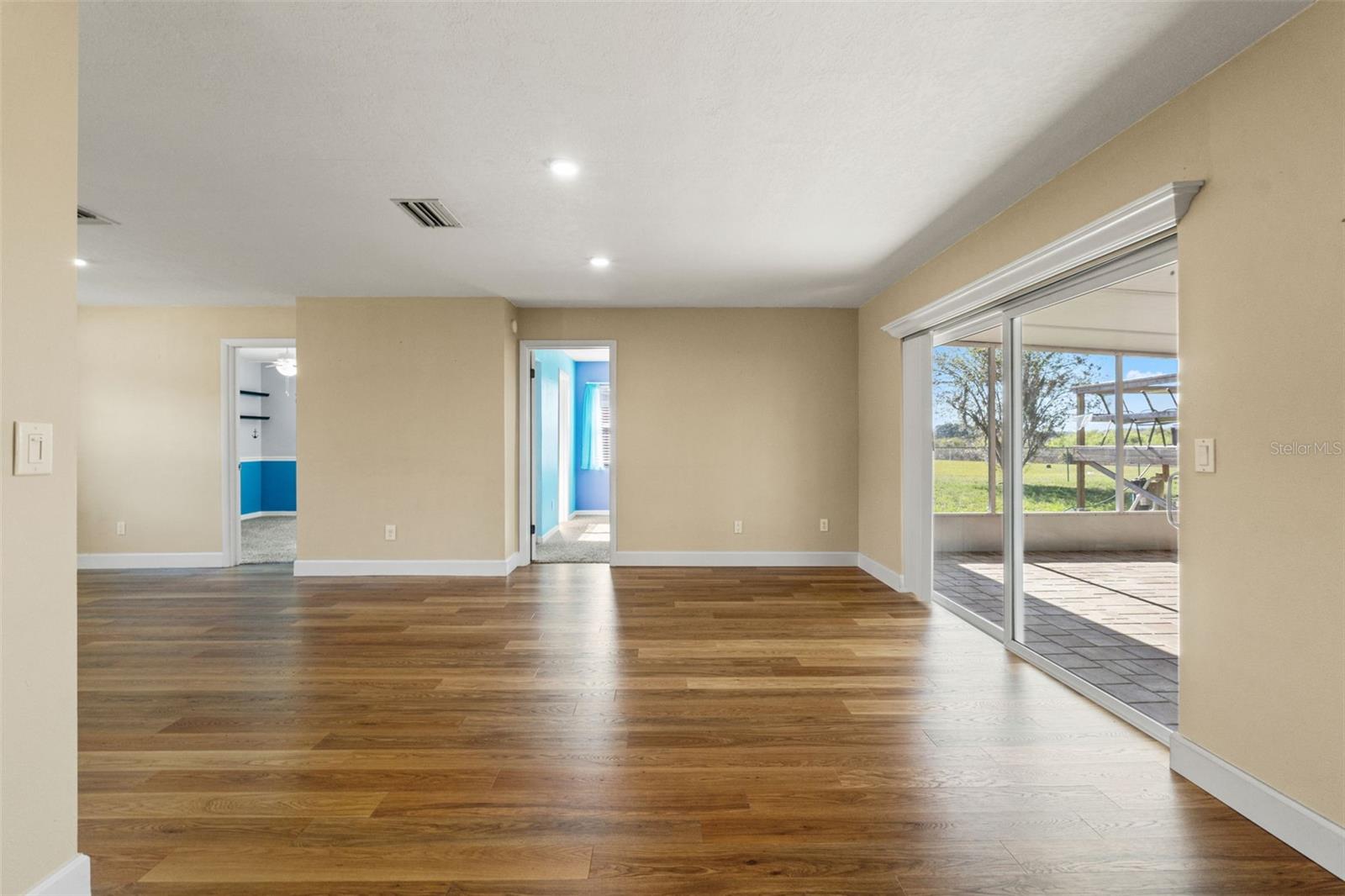 SPRING HILL - Residential