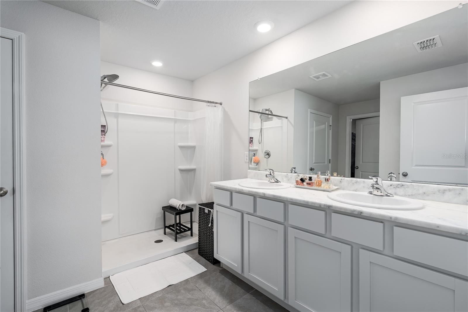 BELLA LAGO - Residential Lease