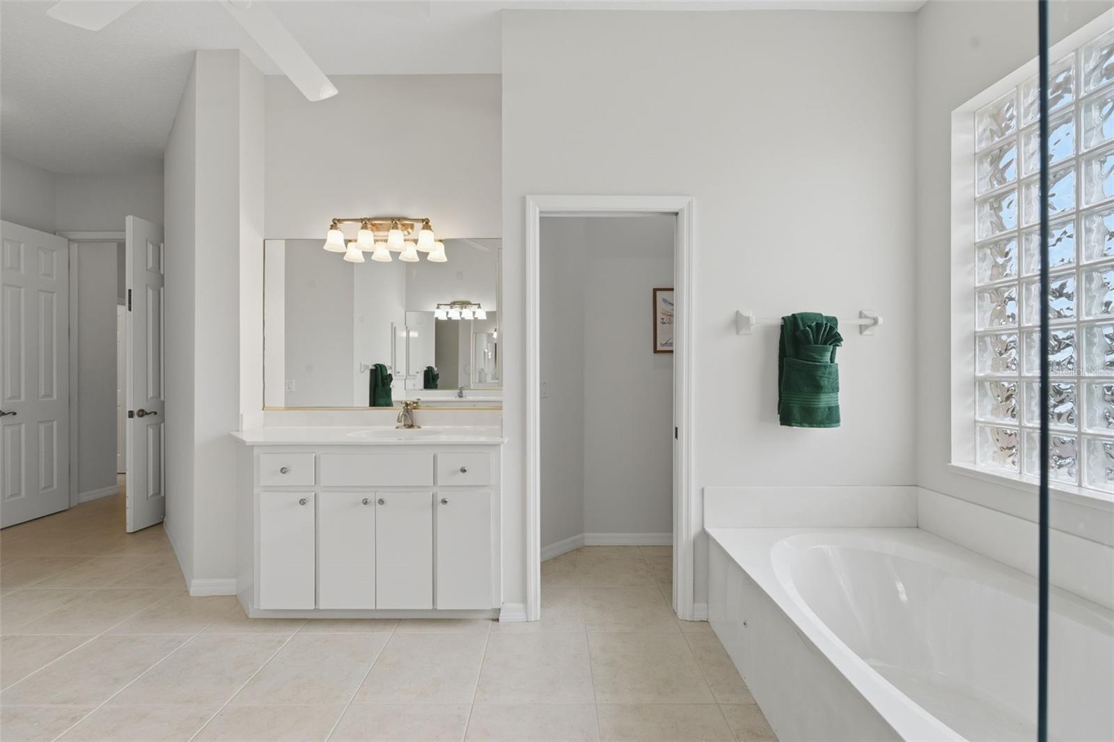LAKES OF JACARANDA, - Residential