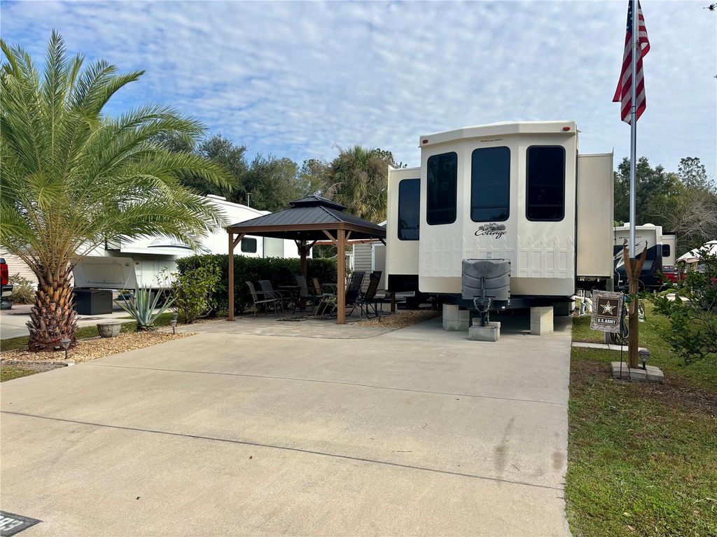 Photo of 3283 NE 104th Avenue, Silver Springs, FL 34488 (MLS # OM714801)