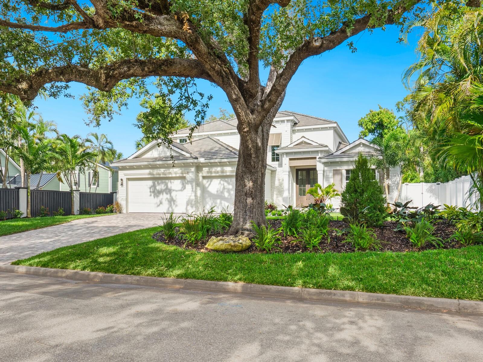 1637 HYDE PARK STREET