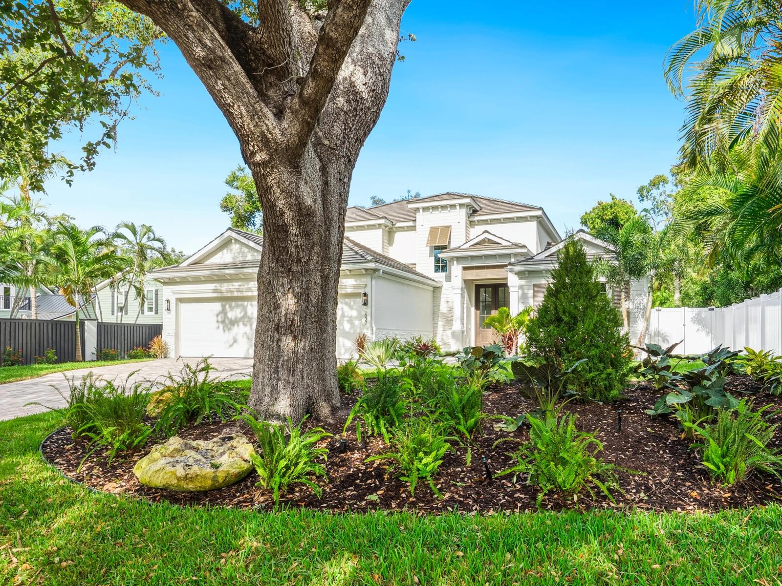 1637 HYDE PARK STREET