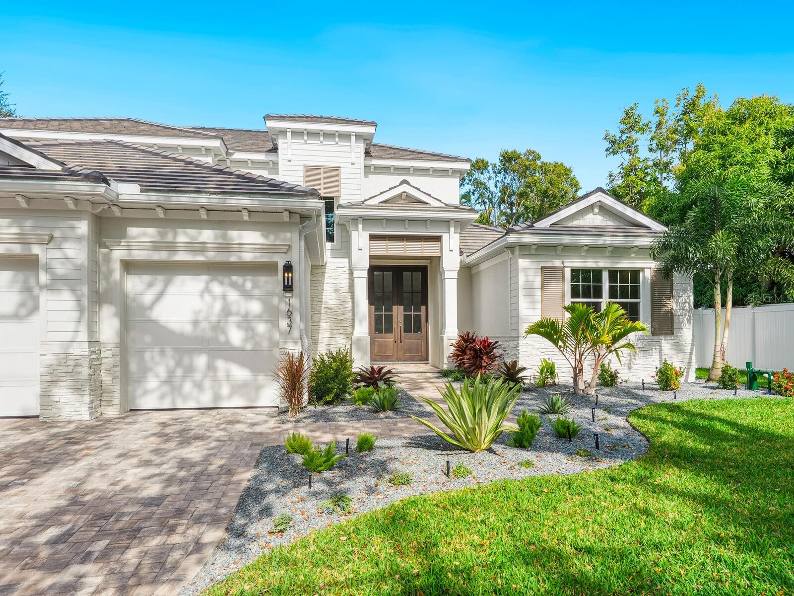 1637 HYDE PARK STREET