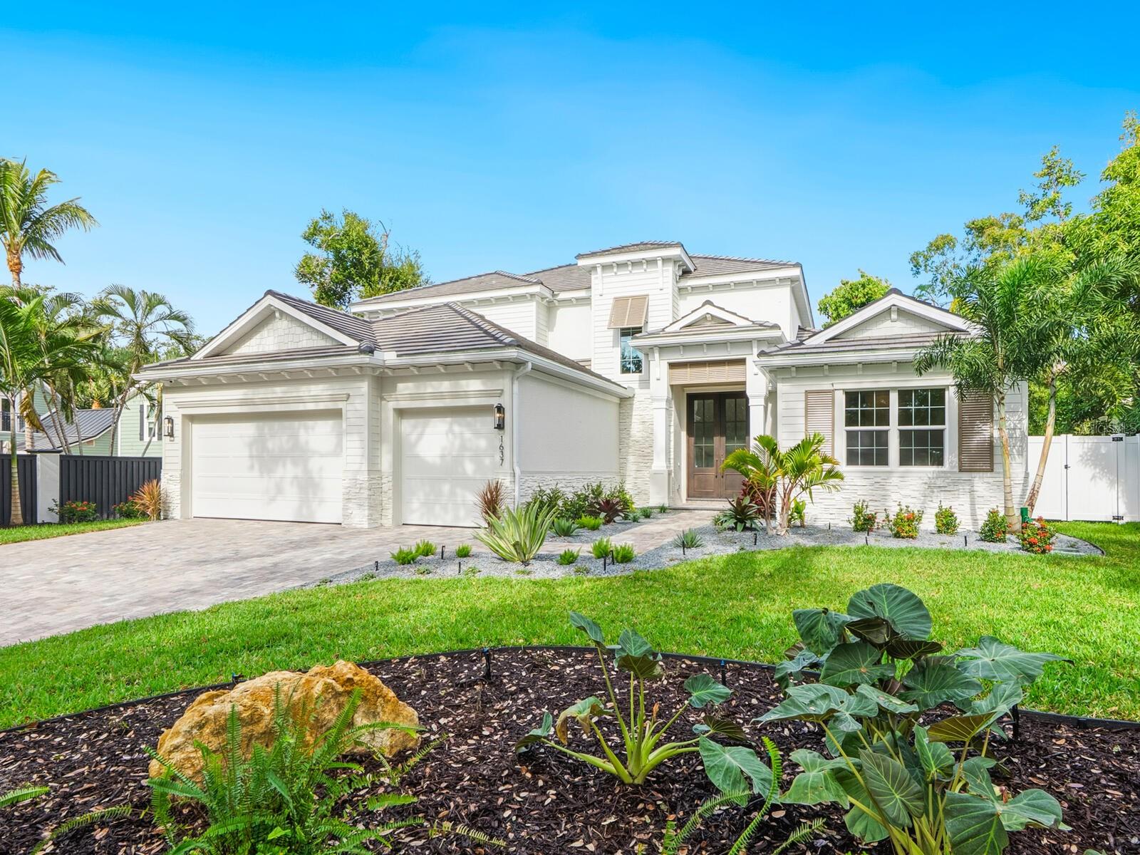 1637 HYDE PARK STREET