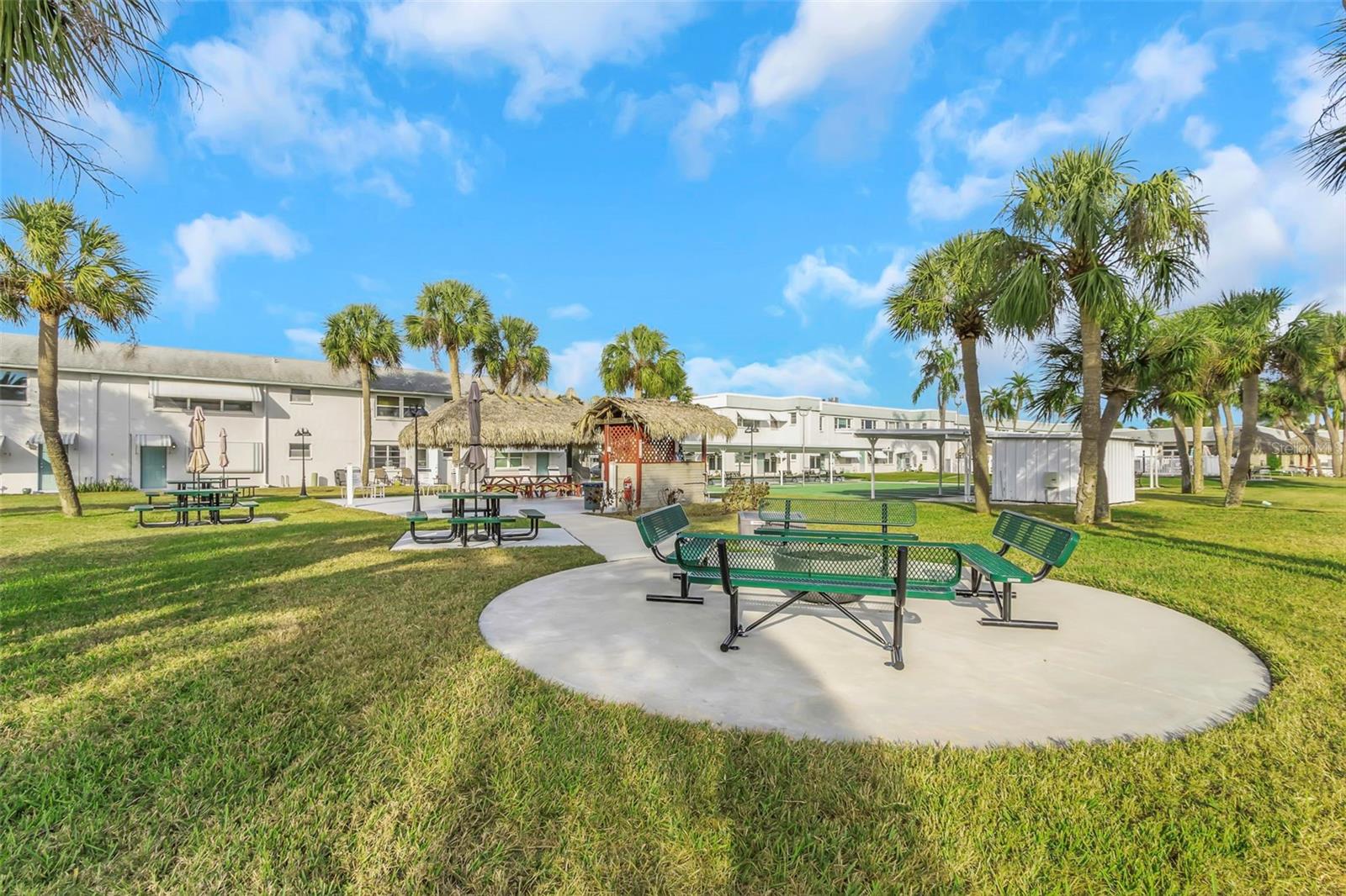 PARADISE SHORES - Residential