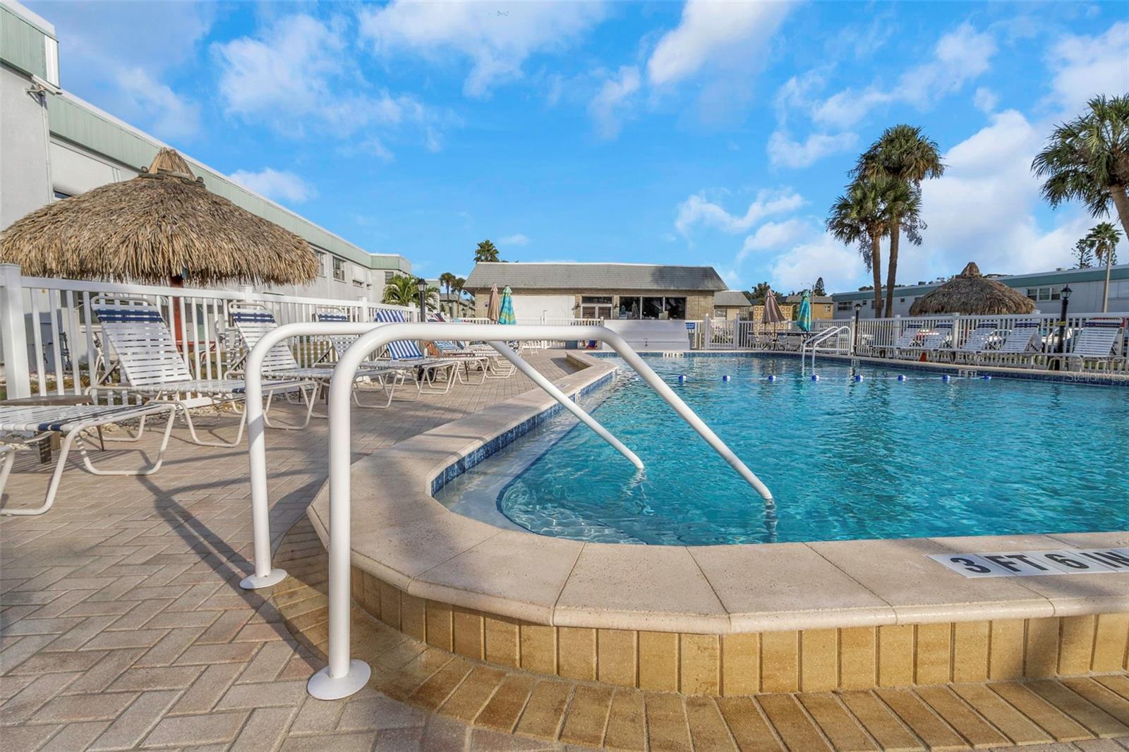 PARADISE SHORES - Residential