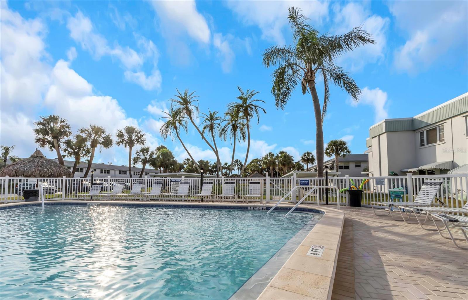 PARADISE SHORES - Residential