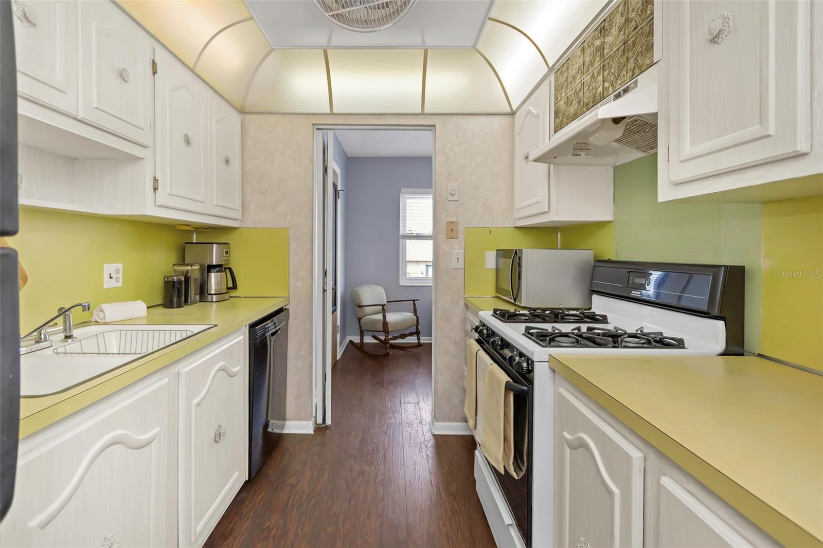 PARADISE SHORES - Residential