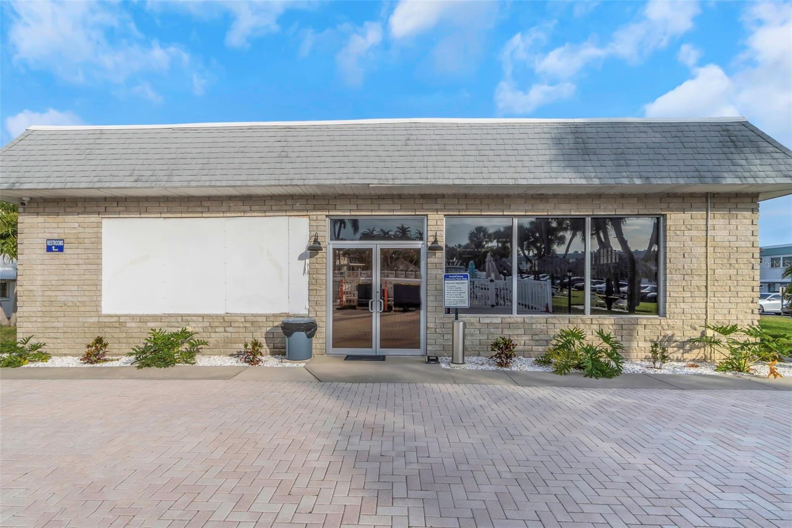 PARADISE SHORES - Residential