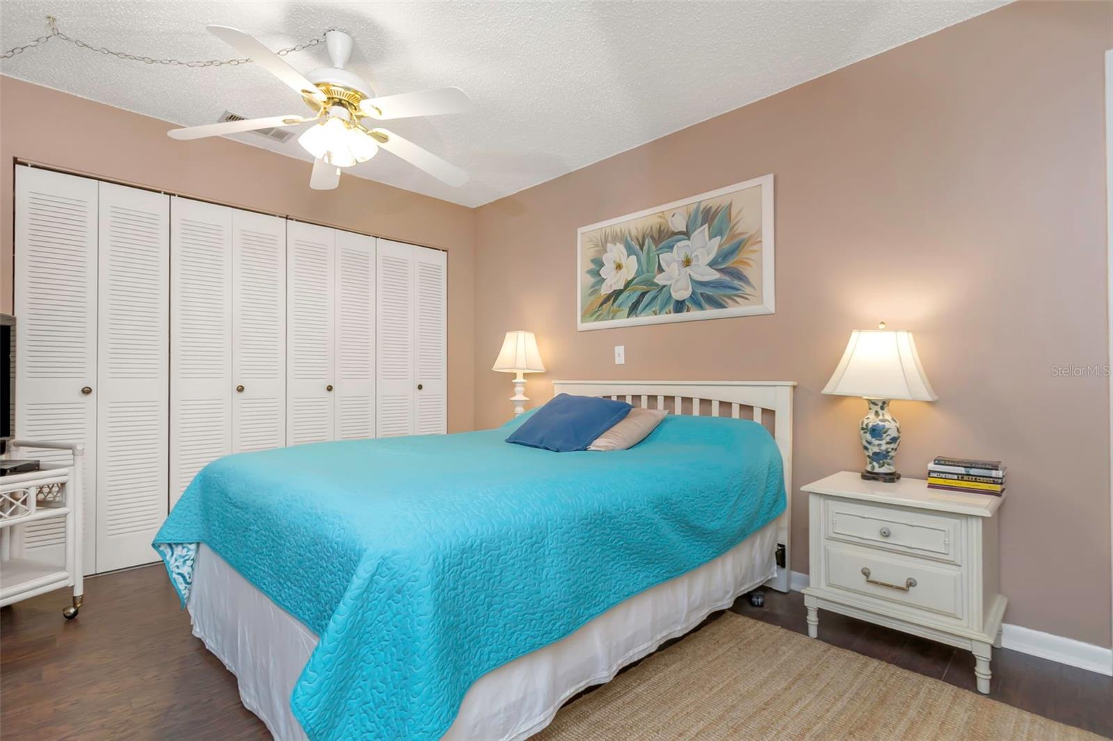 PARADISE SHORES - Residential