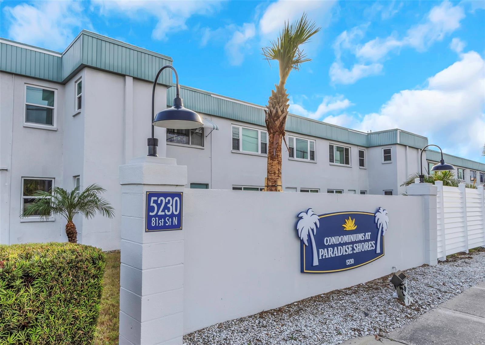 PARADISE SHORES - Residential