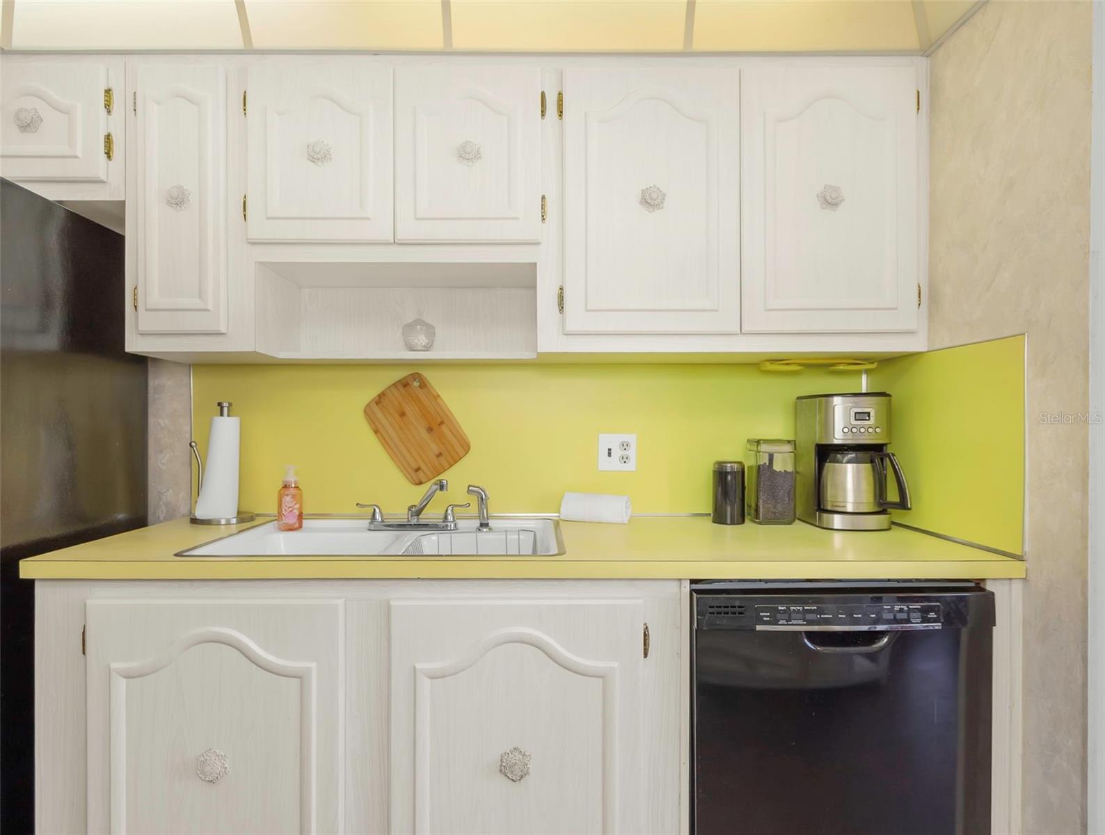 PARADISE SHORES - Residential