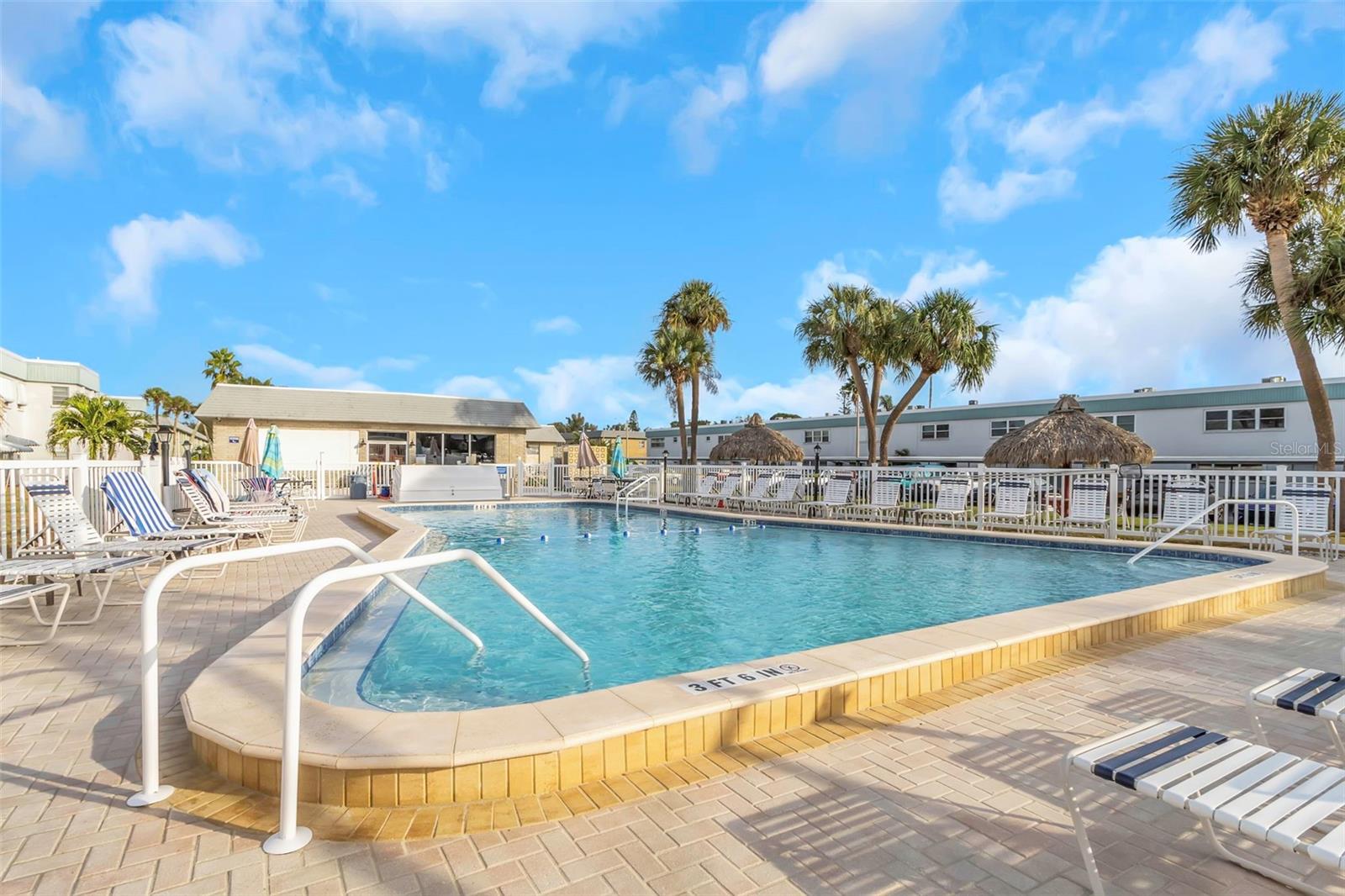 PARADISE SHORES - Residential