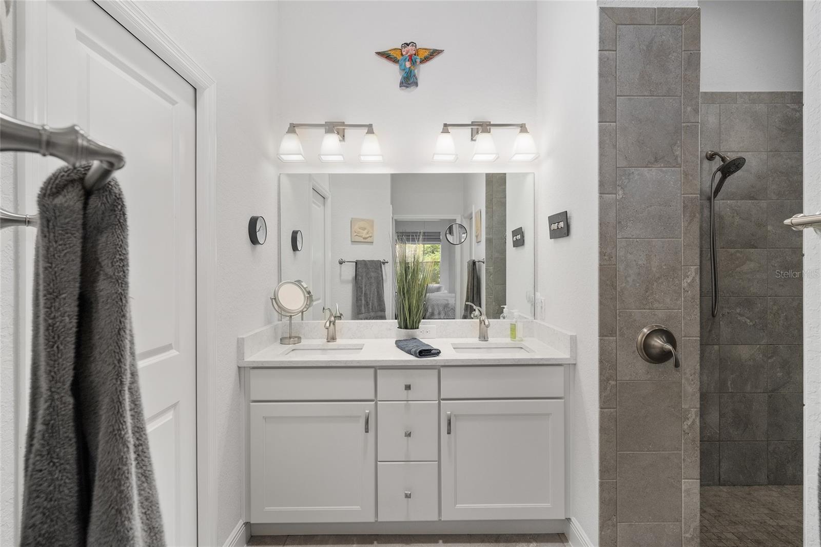 LAKESIDE LANDINGS ENCLAVE - Residential