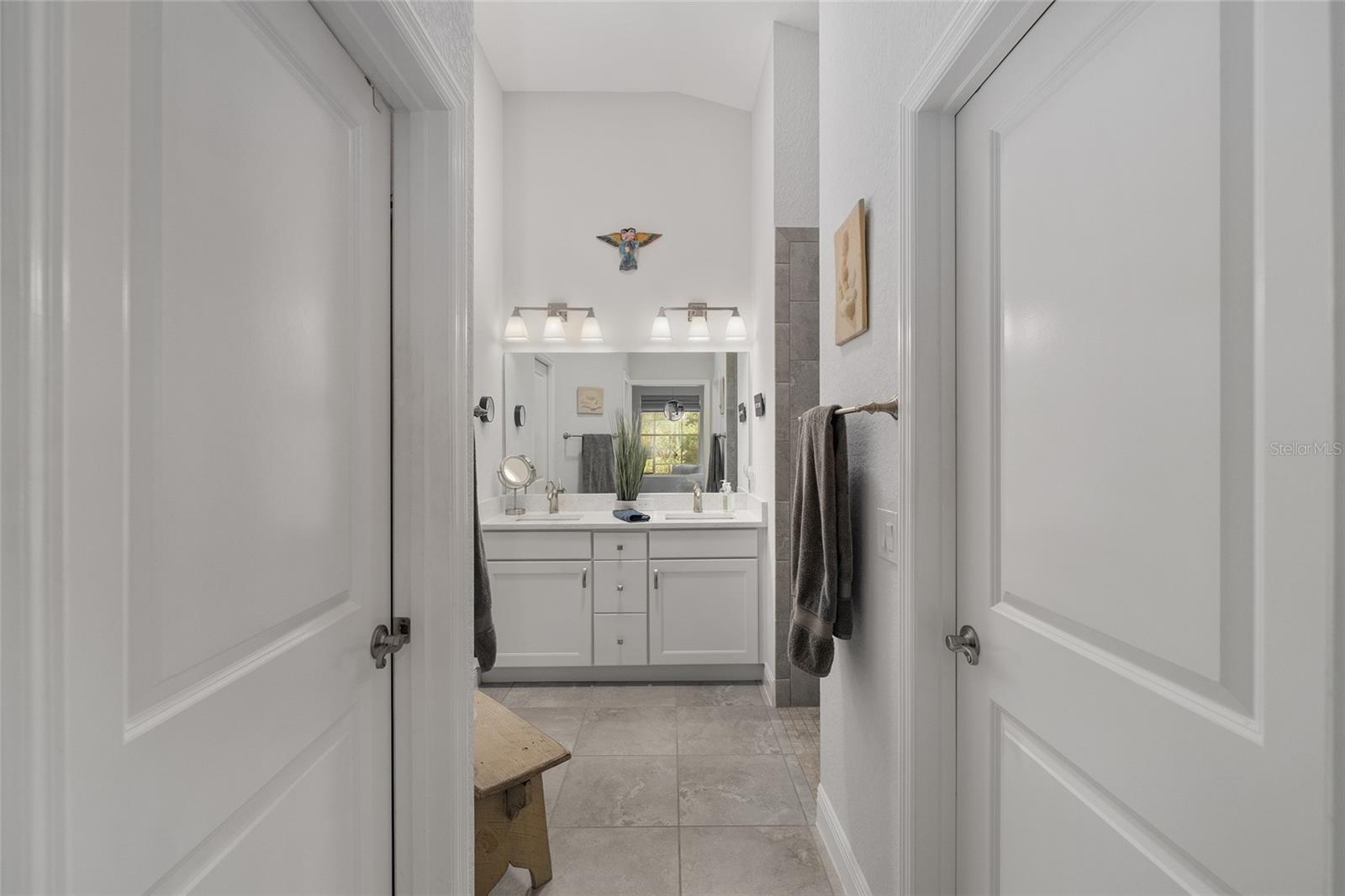 LAKESIDE LANDINGS ENCLAVE - Residential
