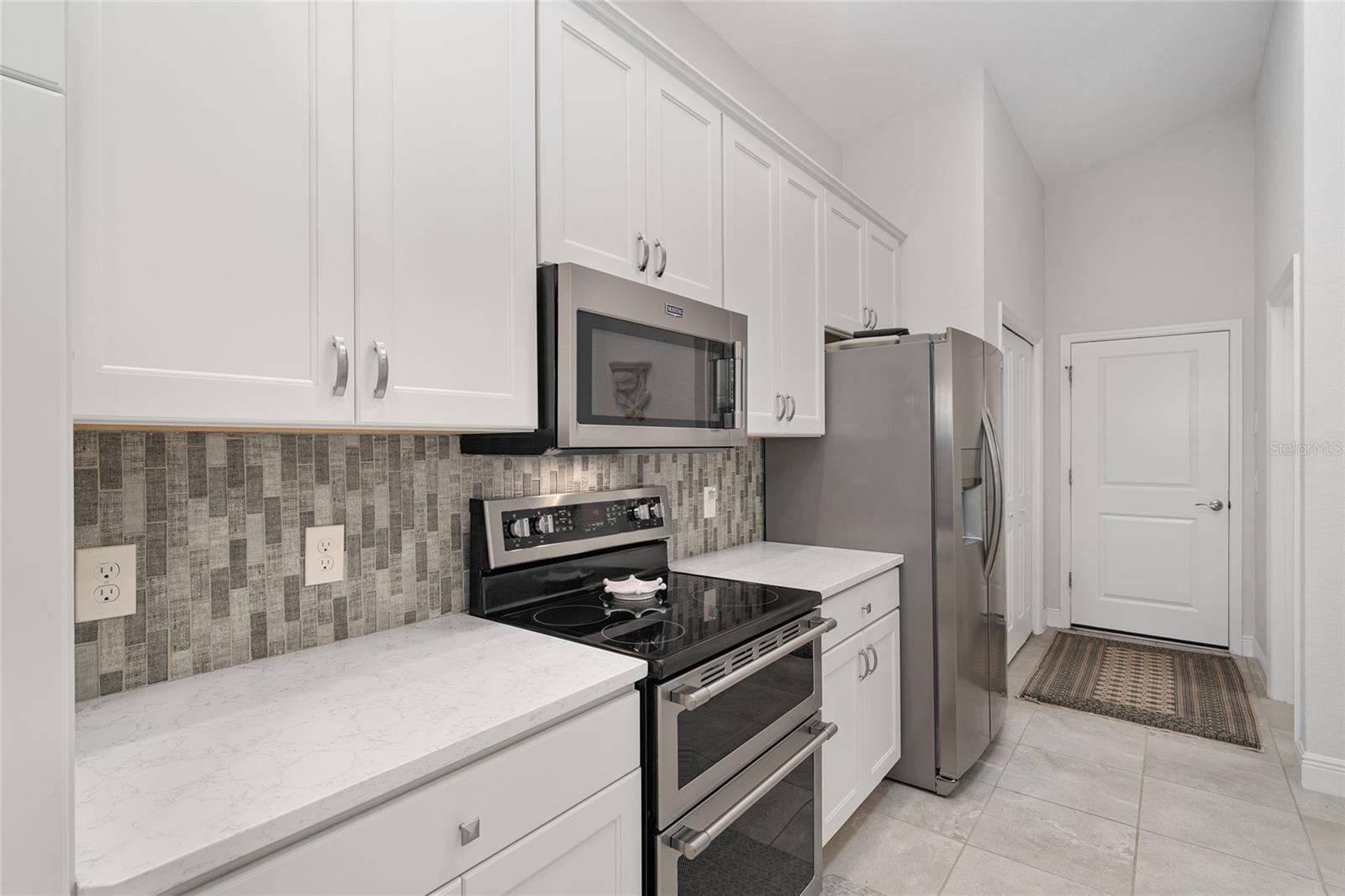 LAKESIDE LANDINGS ENCLAVE - Residential