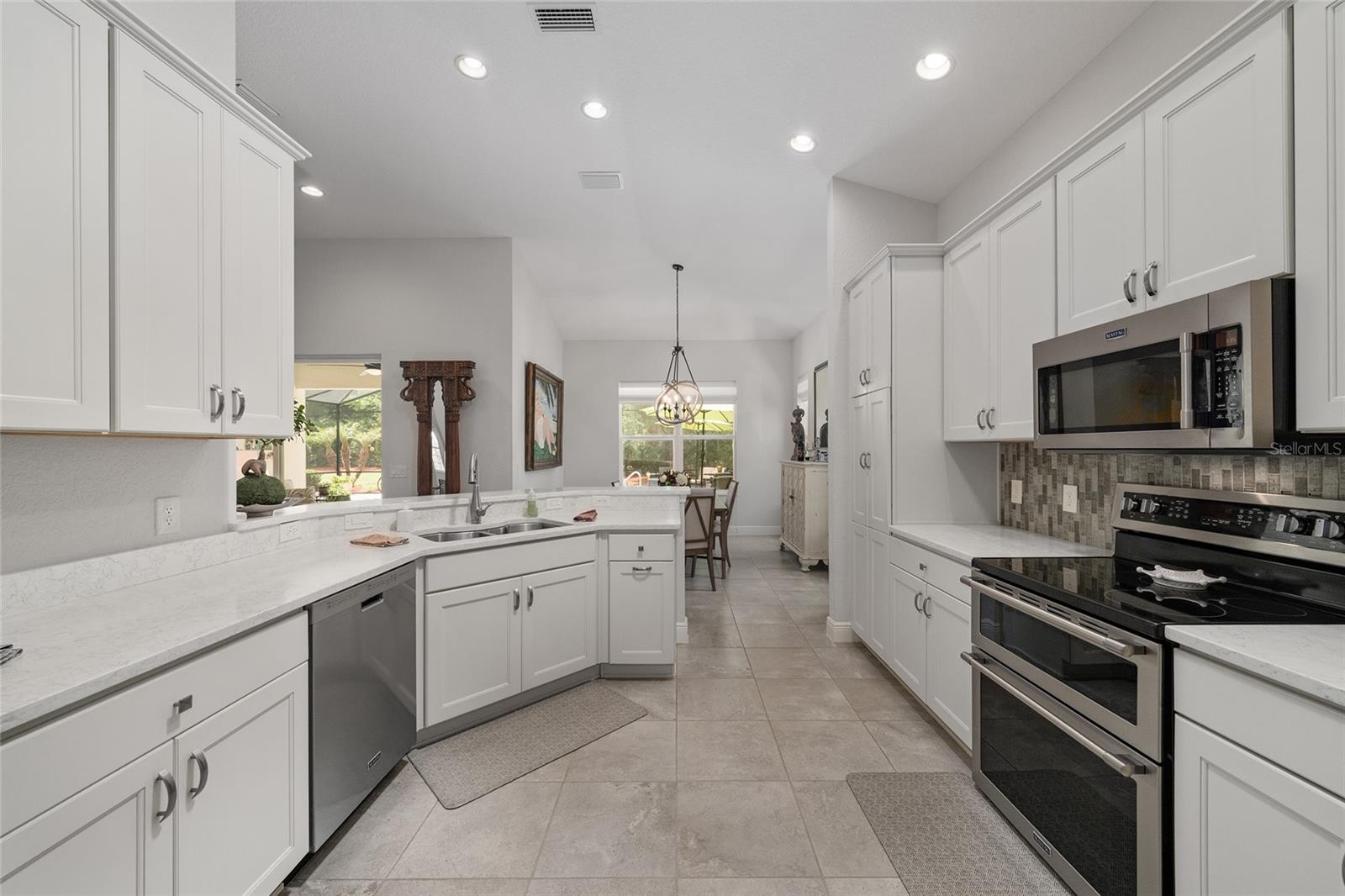 LAKESIDE LANDINGS ENCLAVE - Residential