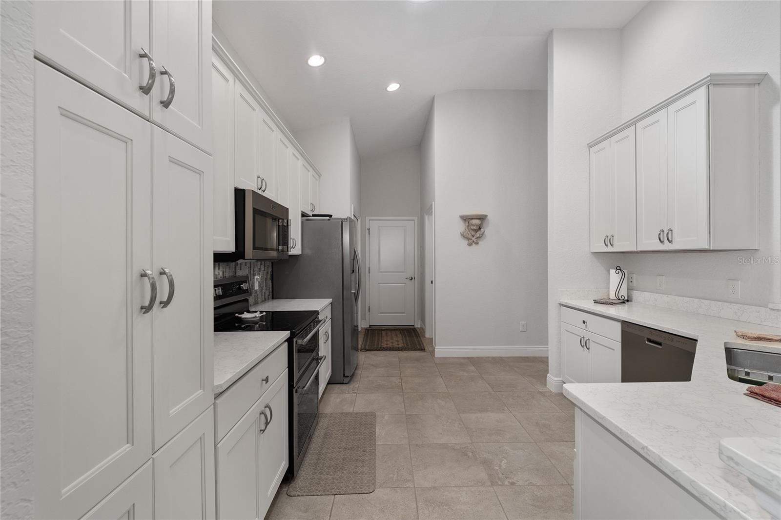 LAKESIDE LANDINGS ENCLAVE - Residential