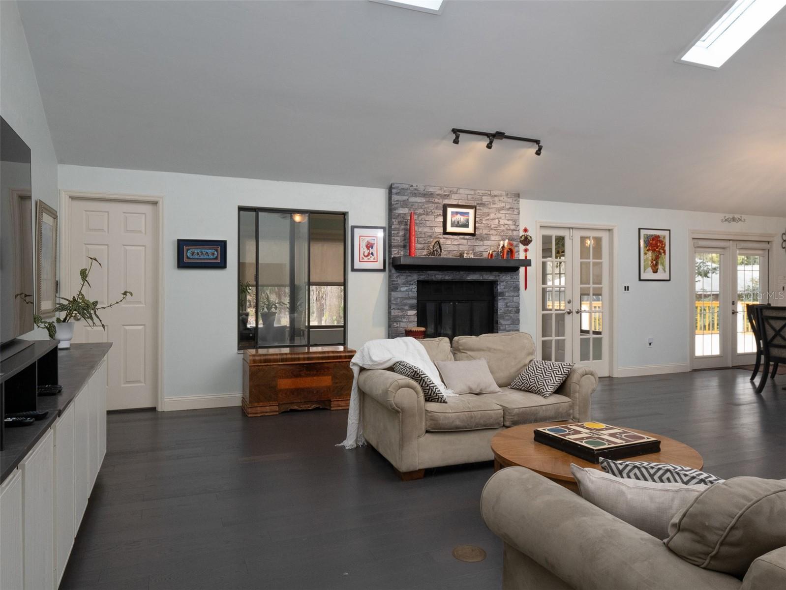 5528 SW 37TH DRIVE