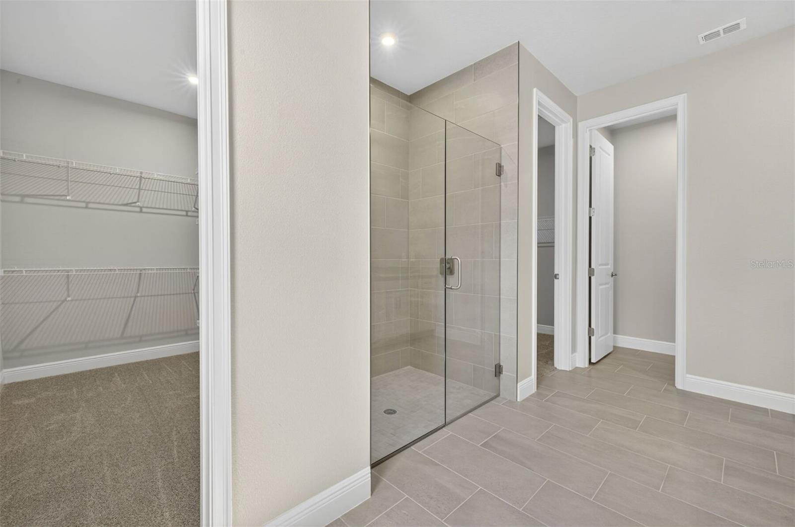 SUNSTONE LAKESIDE AT WELLEN PARK - Residential