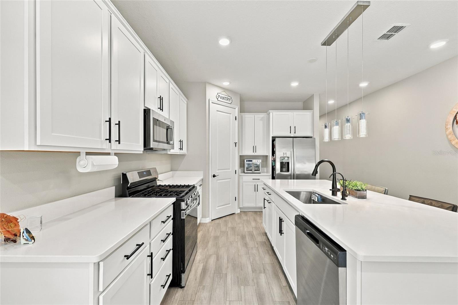 1042 HEIRLOOM DRIVE