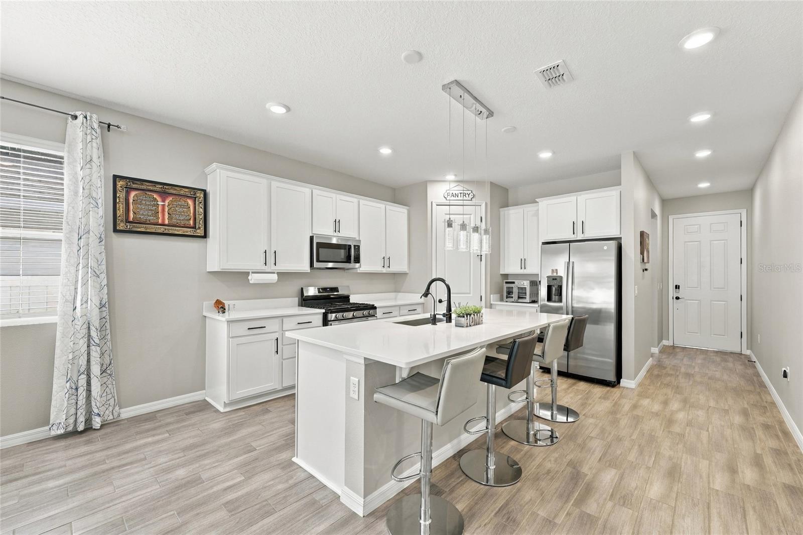 1042 HEIRLOOM DRIVE