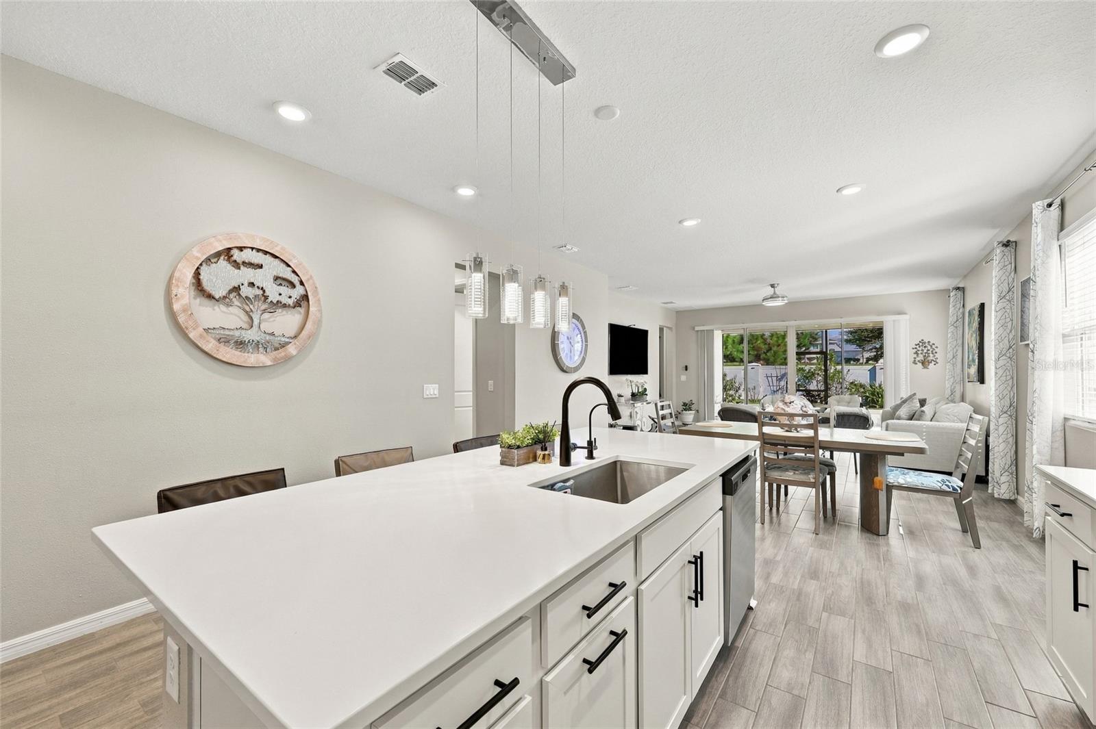 1042 HEIRLOOM DRIVE