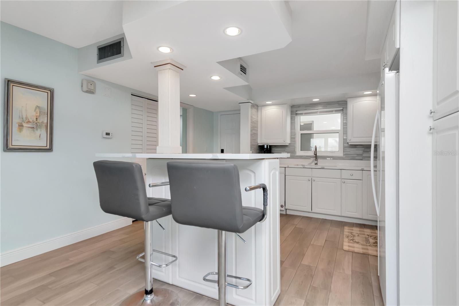 LANDMARK TOWERS - Residential