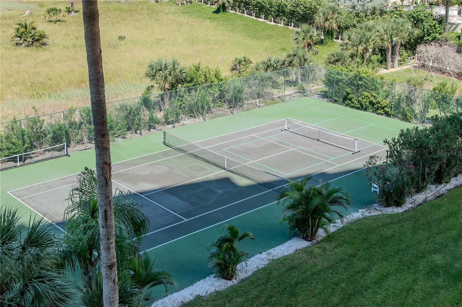 LANDMARK TOWERS - Residential