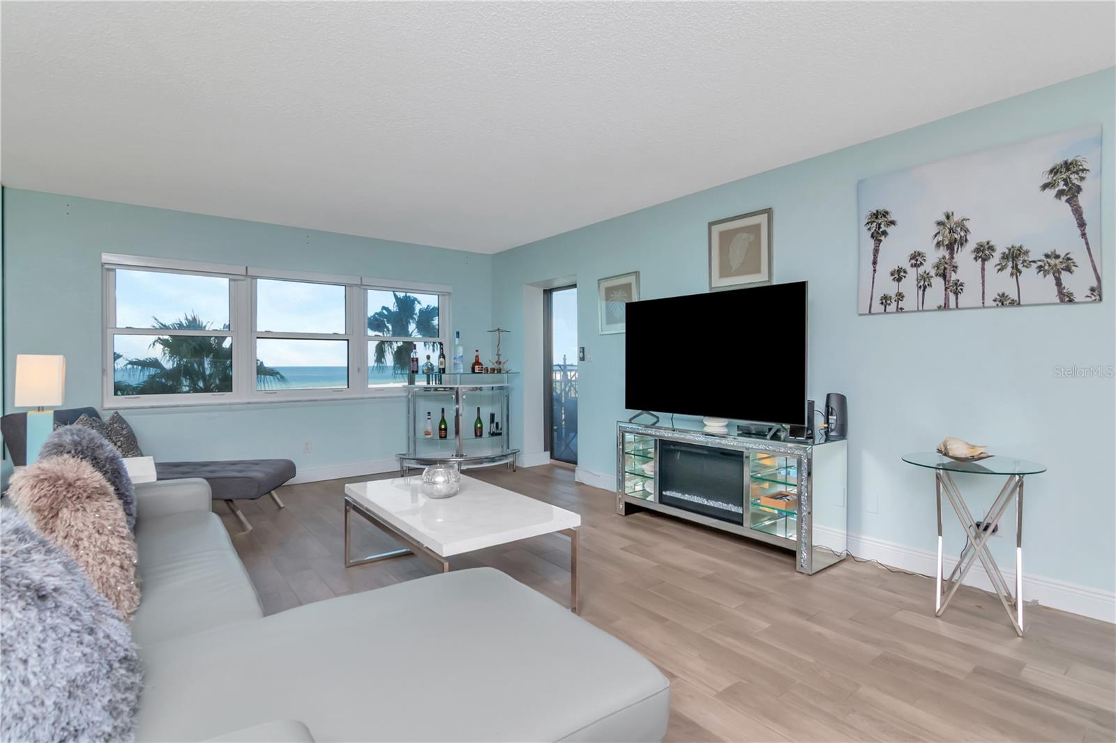 LANDMARK TOWERS - Residential